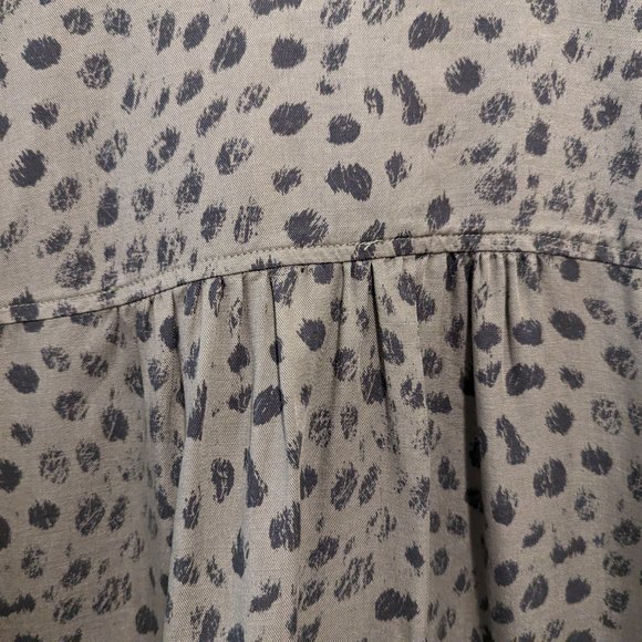 Anthropologie Cloth & Stone Olive Green Animal Print Buttondown Shirt - Picture 11 of 11